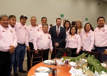 Preside rector eventos prenavideños del SUTUAT en la Zona Sur