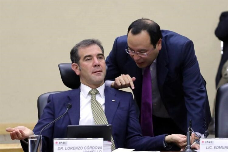 Morena denuncia a Lorenzo Córdova por hacer encuestas para conocer su popularidad
