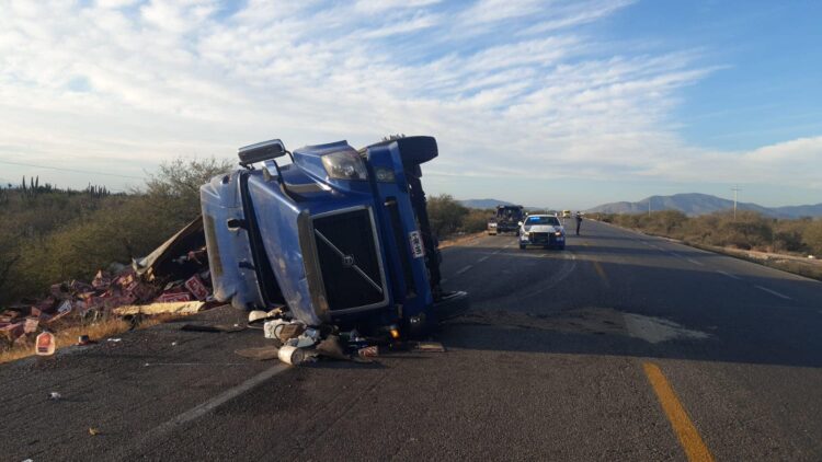 Se vuelca tráiler cargado de brócoli en carretera Tula-Victoria ¡No hubo rapiña!