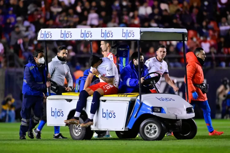 Alexis Vega estará al menos dos meses fuera de actividad con Chivas