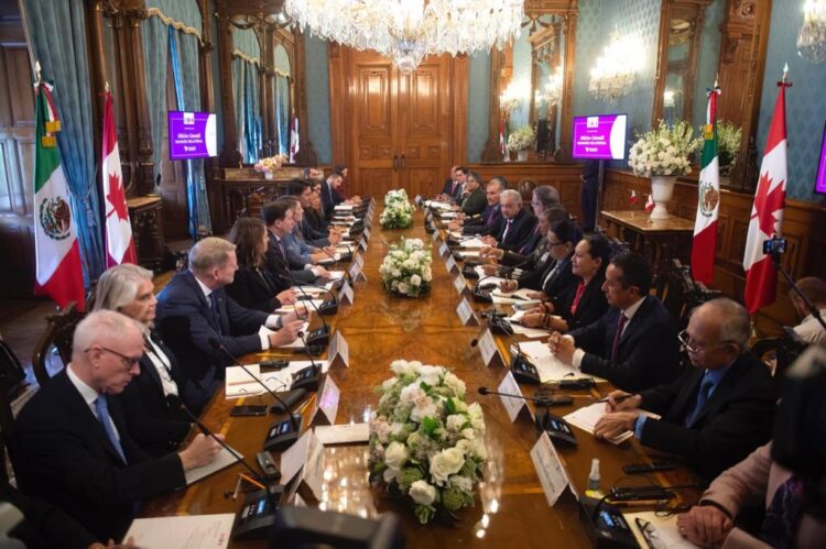 Se compromete AMLO a recibir inquietudes energéticas de firmas canadienses