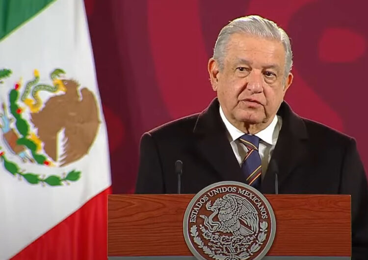 Urge AMLO a resolver caso de plagio