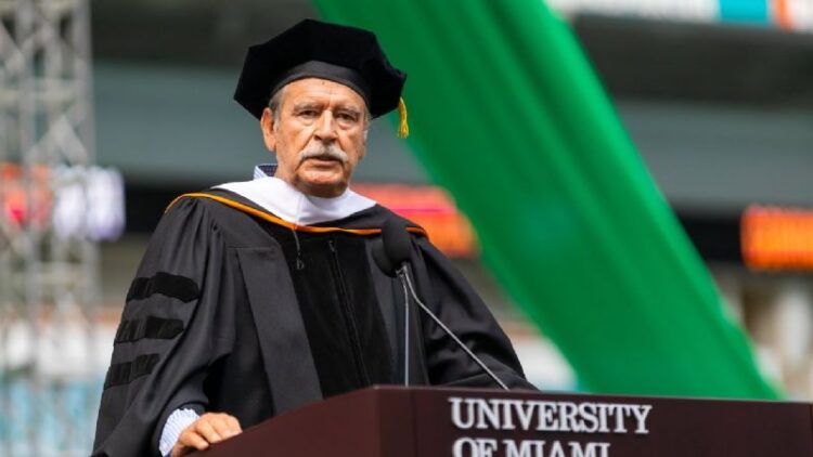 Presume Fox ser egresado de la Ibero y llama ‘patito’ a la UNAM; le tunden por lengua larga
