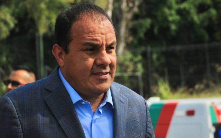 Cuauhtémoc Blanco alza la mano para dirigir a la Selección Mexicana