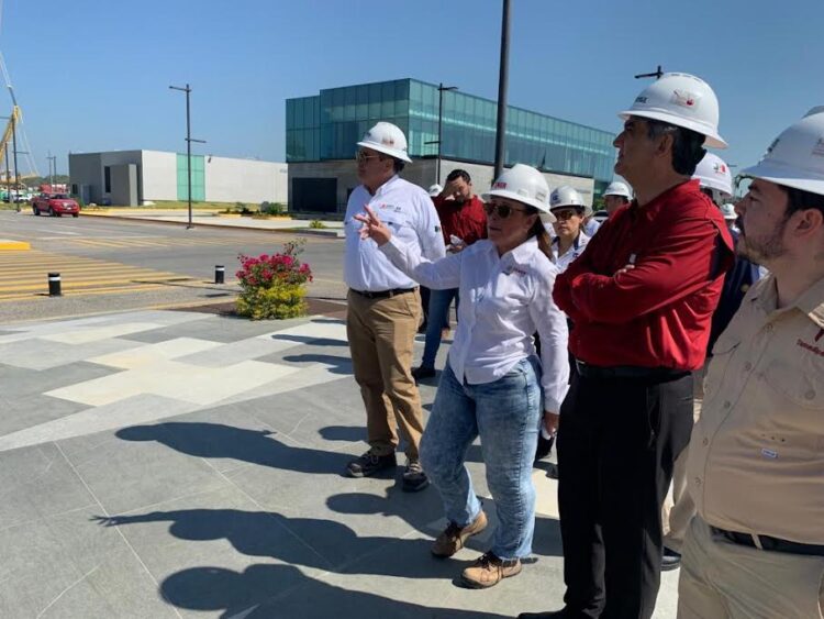 Rocío Nahle invita al gobernador de Tamaulipas a Refinería Olmeca; saluda a trabajadores del estado