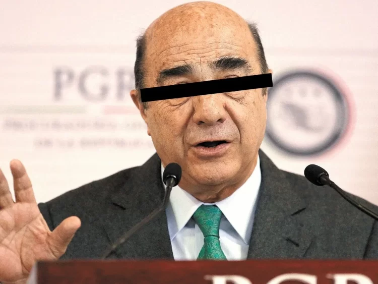 Juez federal sobresee amparo promovido por Murillo Karam en caso Ayotzinapa