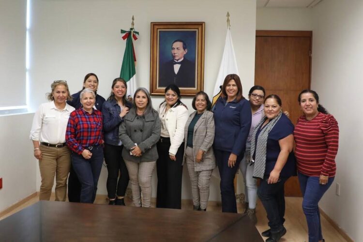Mujeres periodistas con perspectiva de género sostienen reunión de trabajo con Úrsula Salazar Mojica