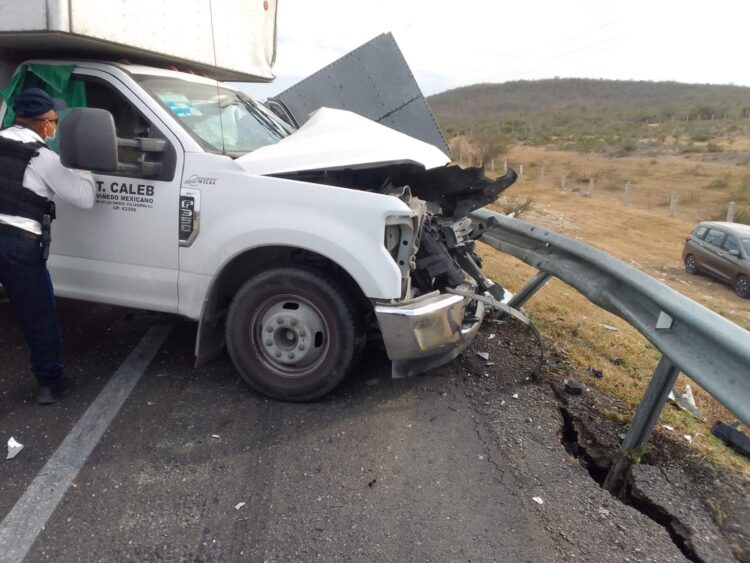 Un carril de la carretera Mante-Zaragoza fue cerrado por choque con dos lesionados