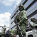 Militares abaten a dos delincuentes en enfrentamiento entre aguacatales de Michoacán