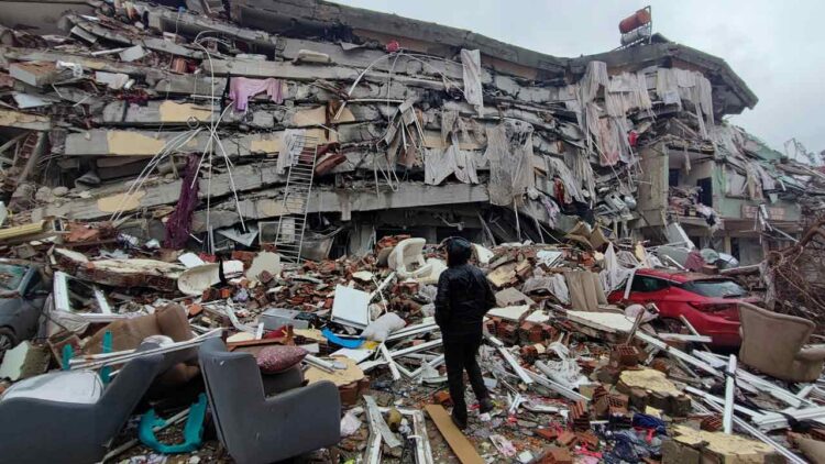 Se eleva a más de 3 mil número de muertos por sismo en Siria y Turquía; pueden ser 8 veces más