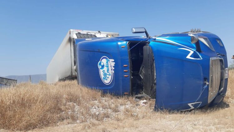 Volcadura de tráiler provoca muerte de una persona en Tula; hace 2 horas estaba cerrada carretera a SLP