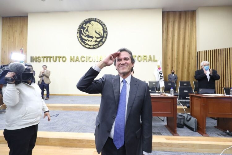 Presidencia acusa a TEPJF de suplantar funciones de la SCJN en caso del secretario ejecutivo del INE