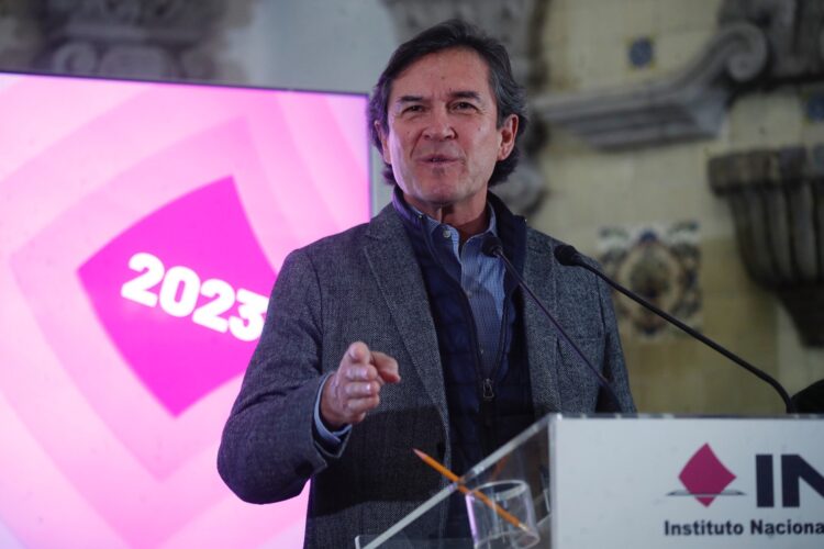 Ordena juez devolver cargo a Edmundo Jacobo en el INE ‘para no causarle daños de difícil reparación’