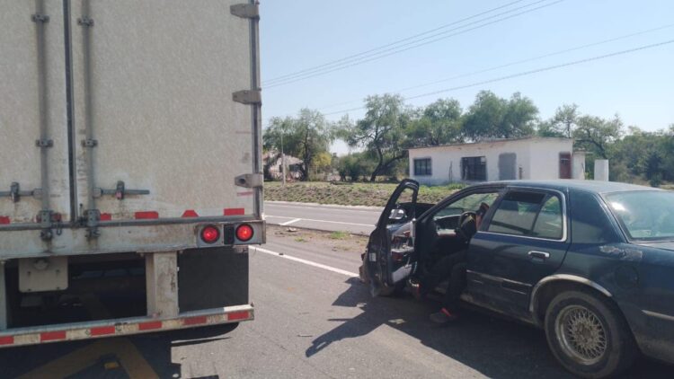 Choque entre tráiler y vehículo cerca de Güémez provocó cierre momentáneo en la Victoria-Monterrey