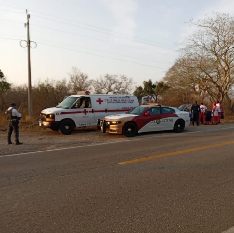 La GE auxilia a conductor que chocó con una vaca en Aldama y resulta lesionado