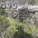 Abandonan tractocamión que cayó al fondo de un barranco cerca de Palmillas