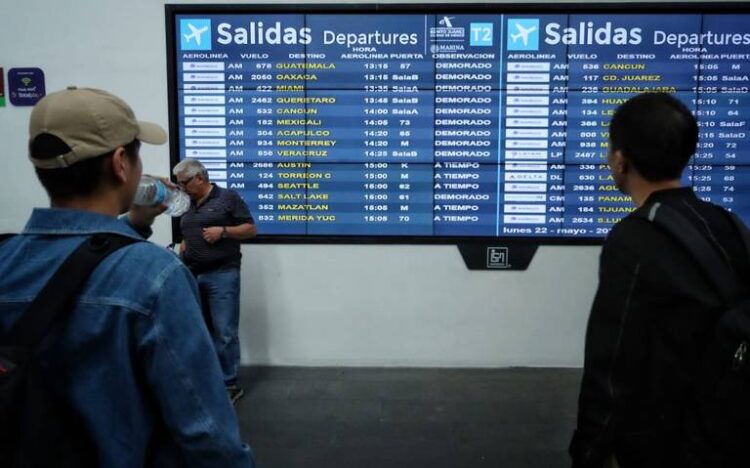 Profeco atiende a pasajeros afectados por cancelación de vuelos en AICM y AIFA 