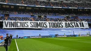 Despliegan pancarta en el Bernabéu: “¡Vinicius somos todos, basta ya!”