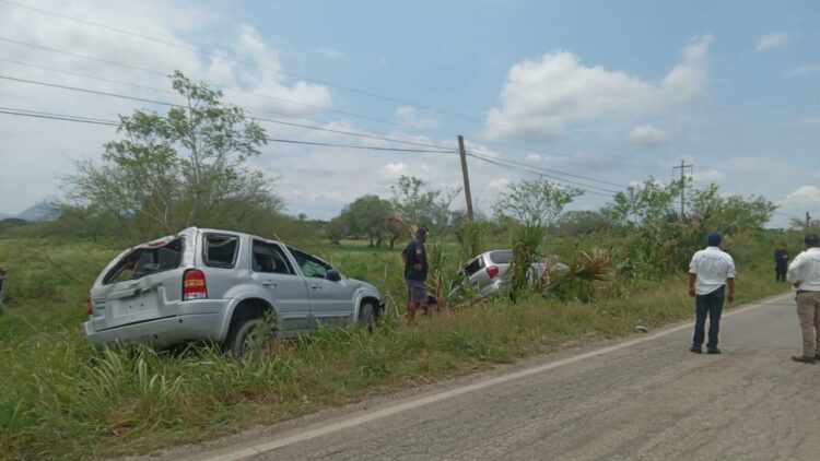 Volcadura de dos In Tow cerca de SLM deja un lesionado que fue hospitalizado en Aldama