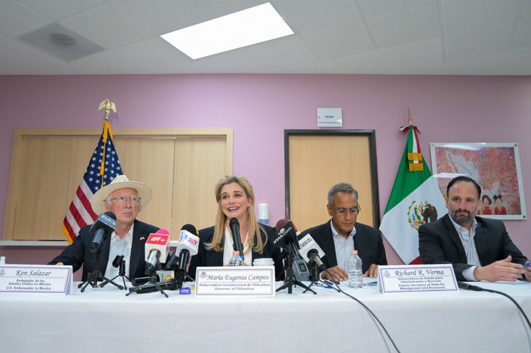 Dice embajador Ken Salazar que muro de boyas en el Río Bravo es una ofensa para México