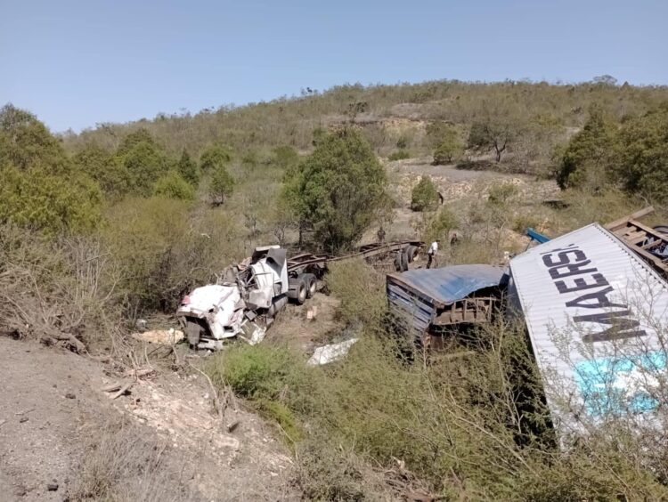 La Guardia Estatal atiende otra volcadura de tractocamión con chofer lesionado cerca de Tula