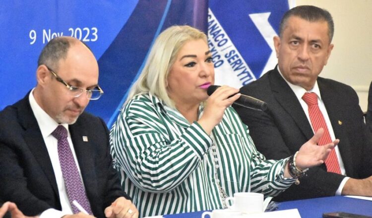 Anuncia Adriana Lozano que autos cuya serie inicie con letra podrán ser regularizados en Tamaulipas