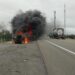 Tráiler cargado con polvo de varilla arde en tramo carretera González-Llera; chofer sale ileso