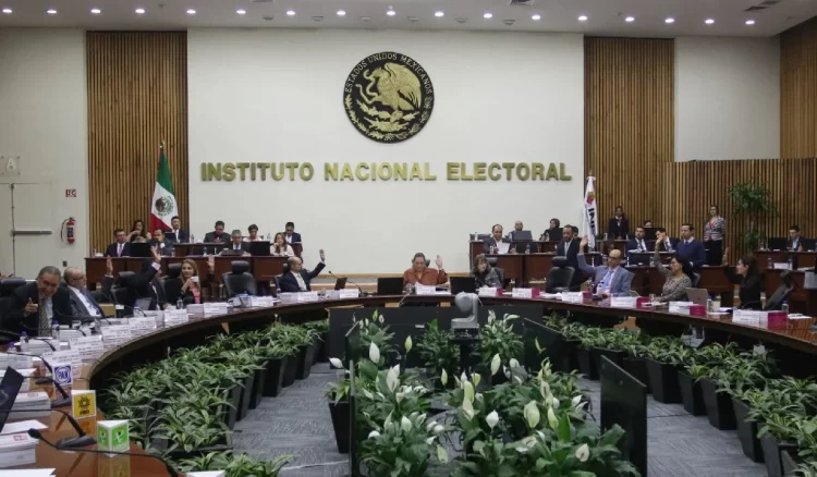 Renuncia al INE alta funcionaria dependiente de jefe de unidad que alteró versión oficial de AMLO