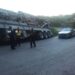 La GE auxilia a ocupantes de tráiler cargado con  maquinaria pesada volcado cerca de Mante