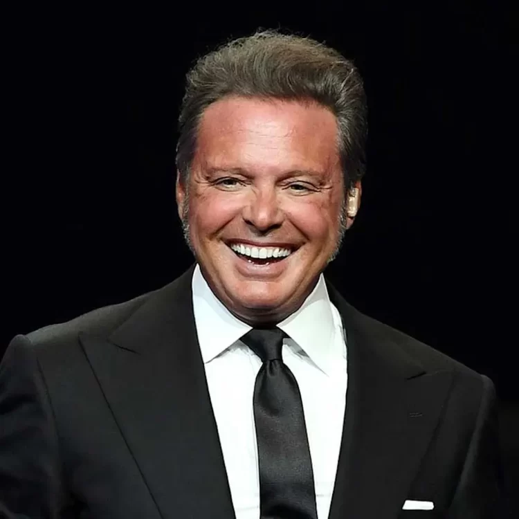 Dona Luis Miguel a Fundación Banorte $10  millones para reconstrucción en comunidad de Acapulco