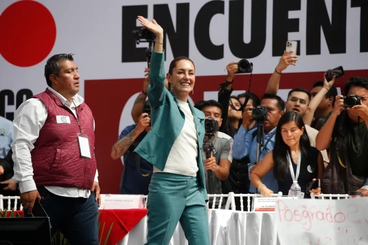 Sheinbaum para en seco el vil chantaje de Ebrard: ‘Quienes quieran dividirnos se quedarán con las ganas’