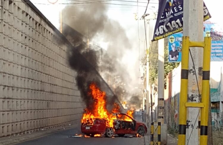 Presunta captura de un líder criminal desata una serie de narcobloqueos en Guanajuato