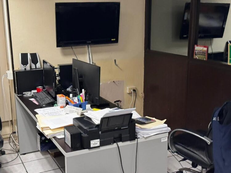 Unos 20 encapuchados irrumpen en la UAM Mante y armados de bates y tubos agreden a directivos