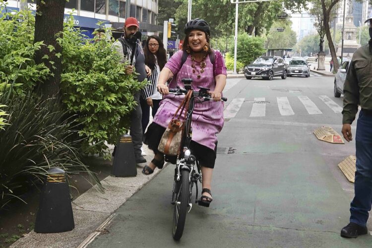 Se extravía Xóchitl Gálvez: ‘Habitaré la cabaña usada por Fox en Los Pinos y llegaré en bicicleta’