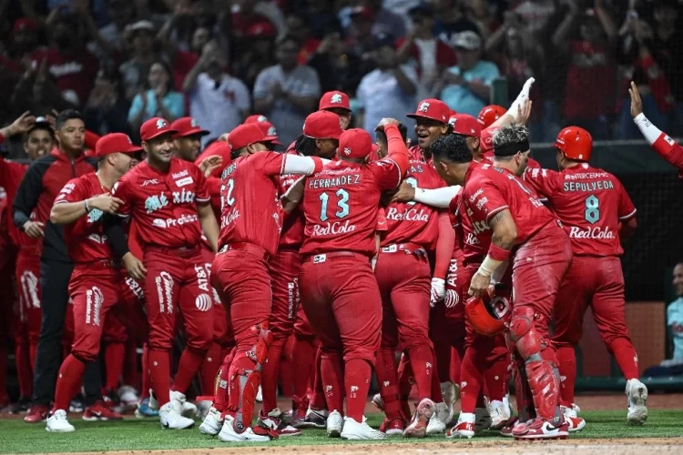 Diablos Rojos de México ‘barre’ en dos juegos a Yanquis de Nueva York, los Bombarderos del Bronx