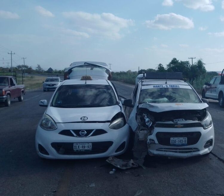 Choque de vehículos habilitados como taxis deja personas lesionadas en carretera 85 Victoria-Monterrey