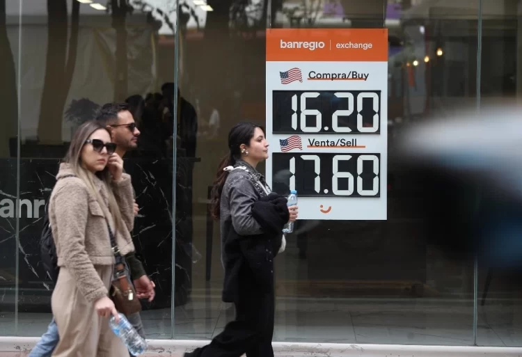 El peso alcanza su mejor nivel desde 2015; está en 16.65 por dólar