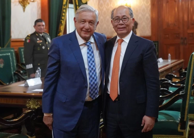 Sostiene AMLO reunión con delegación del gobierno de China en Palacio Nacional