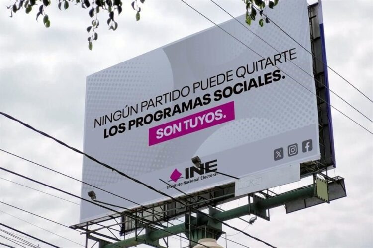 Dan a Xóchitl una sopa de su propio chocolate: Le ordena INE eliminar su logo usado en una conferencia