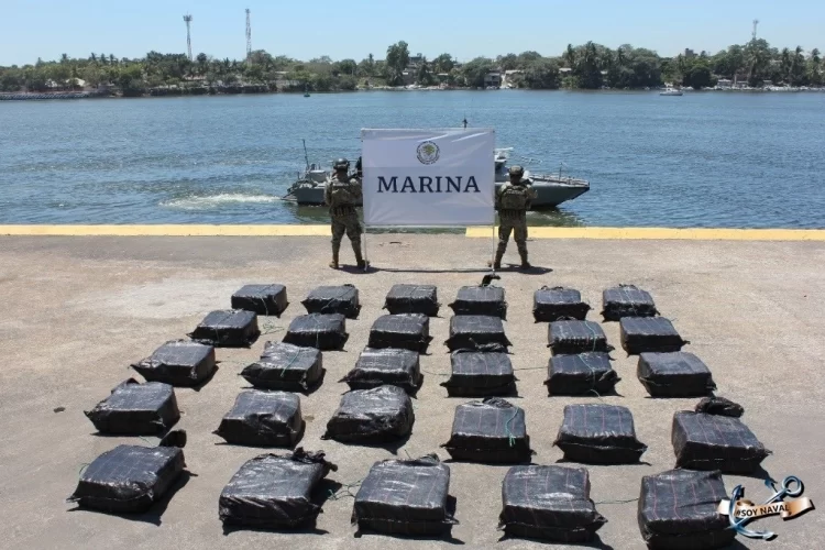La SEMAR asegura120 toneladas de precursores de drogas sintéticas en Nuevo León y Sinaloa