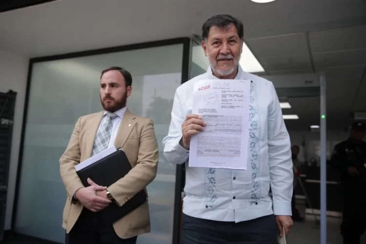 Fernández Noroña denuncia al presidente de Ecuador ante la FGR; pide detenerlo y extraditarlo a México