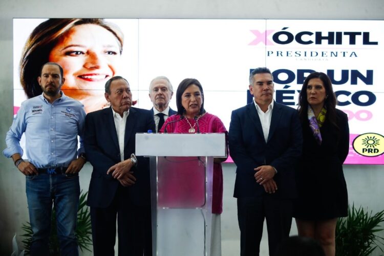 Entran en pánico PAN, PRI y PRD: Piden al INE cancelar la ‘mañanera’ y ‘ayudar’ a Xóchitl