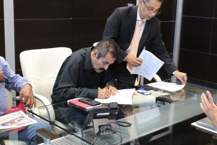 El gobierno de Tamaulipas indemniza a pobladores de ‘El Huizachal’ por carretera Rumbo Nuevo