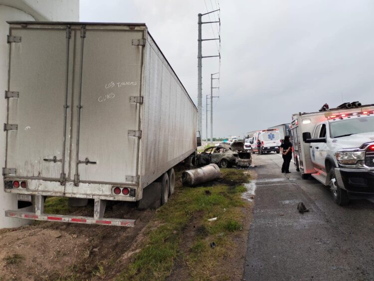 Un choque entre tráiler y vehículo en área del municipio de Reynosa deja una persona fallecida
