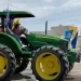 Xóchitl baja de ‘Xhochibús’ y sube a tractor para atacar a AMLO: ‘Aunque no lo crean yo soy de campo’