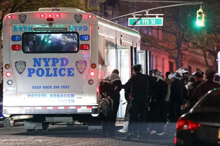 Protestas contra Israel en Nueva York dejan  más de 100 alumnos detenidos en Universidad de Columbia