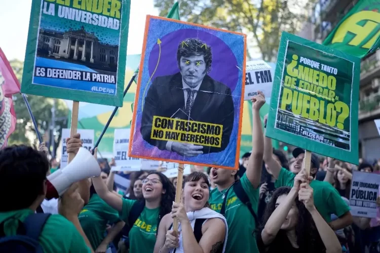 Más de un millón y medio de argentinos ponen a temblar a Milei, ejemplo de la derecha de México