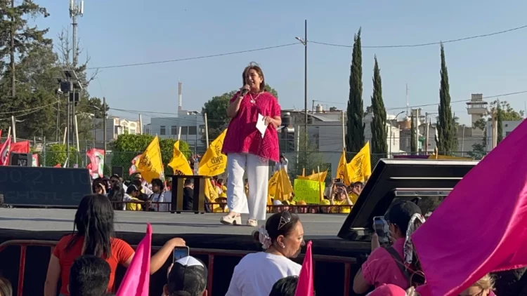Xóchitl arremete contra gobernadora por cirugía plástica y adjudica programas sociales a PRI y PAN