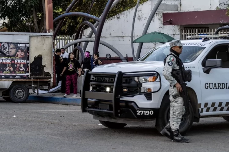 Hombre enmascarado dispara al público en función de lucha libre en Tijuana y hiere a 3 personas