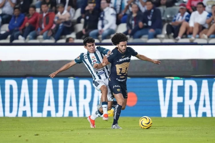 En polémico partido Pumas gana al Pachuca en penales y ya está en la liguilla